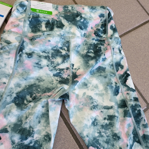 NWT Women XS GAIAM OM-DRI Hi Rise Pocket Capri Berkley Print Exercise Yoga Pants - Picture 5 of 10